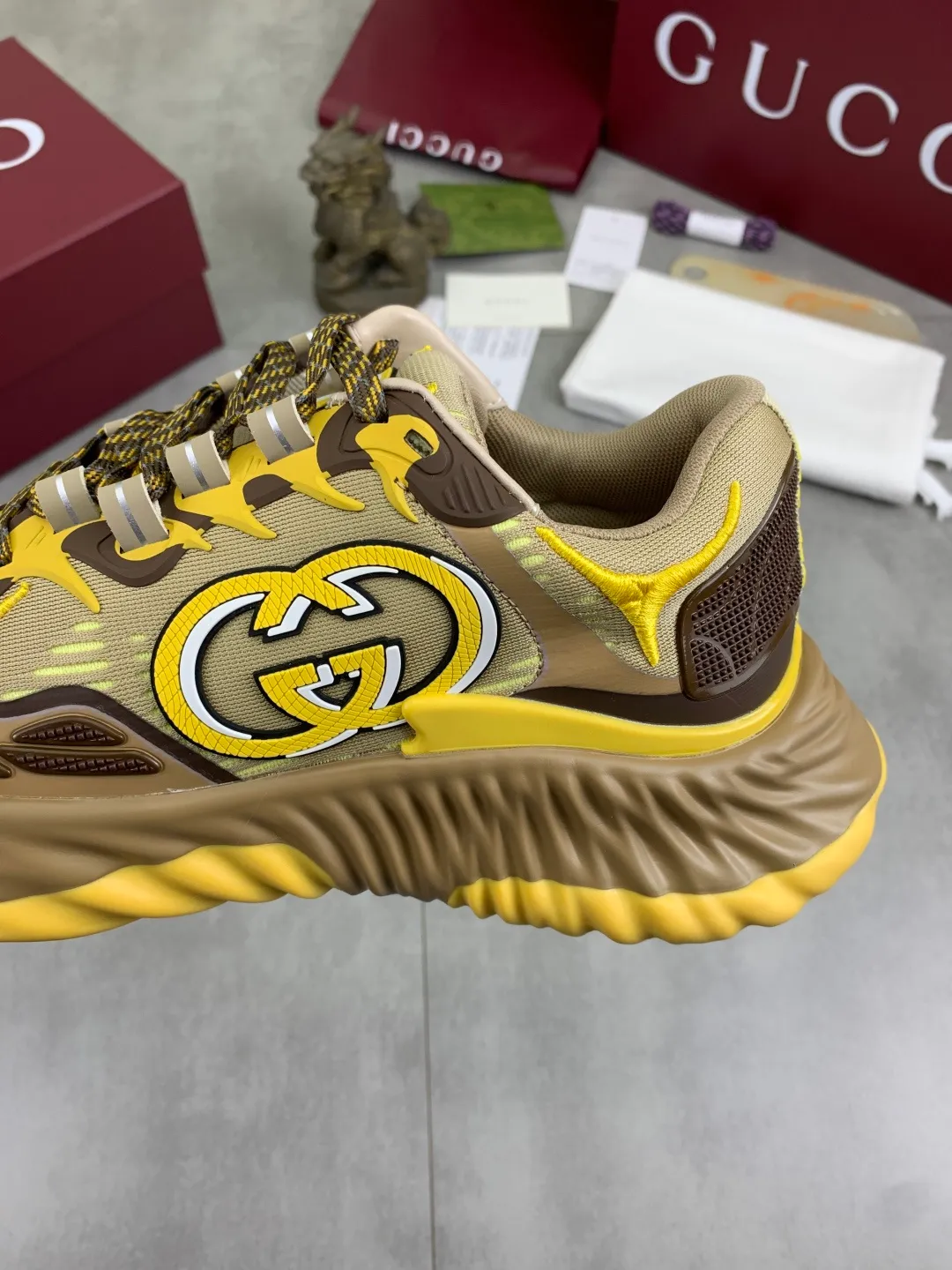 Men's shoes 💰P800 New model 💰Latest model💎💎💎GUCCI Italian Gucci dad shoes Top version 🔜Original quality🔜Purchasing level After many years of accumulation of dad shoes, it took more than 3 months of research and development to disassemble the original version, and finally it is available! The goods are worth looking forward to! 👫 style for couples 🔜Versatile in all seasons🔜 Fashion🔜 Personality 🔜Distinctive Outsole: The latest original developed TPU Upper: Imported original material🐮 Lining: Original A-grade mixed sheepskin🐮 Foot pads: Original A-grade imported cowhide 💯Counter genuine full set of packaging Midsole Latex pad with LOGO, Lasting, oil edge, air pressure coding process, support NFC anti-counterfeiting chip detection! Size: women’s code 35-40, men’s code 39-44 (women’s 34 41, men’s 38 45 46 customized)